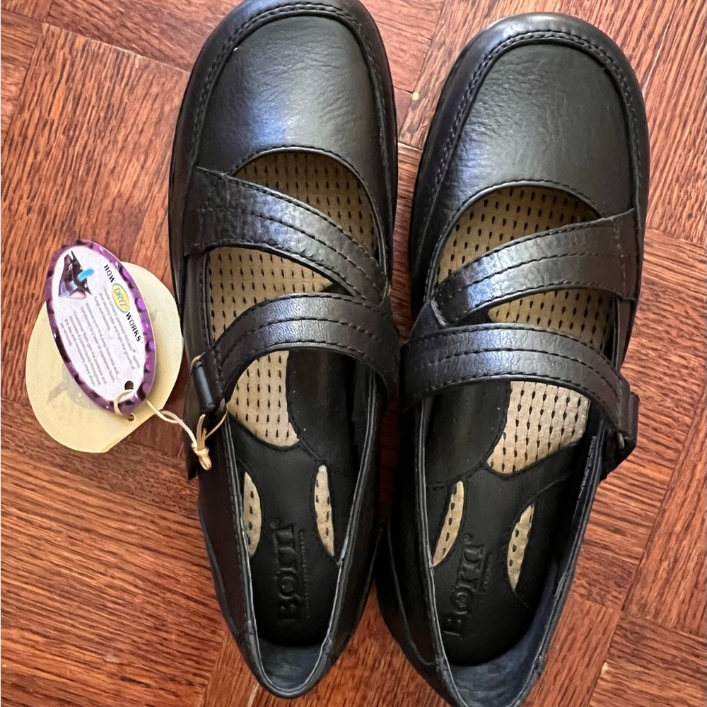 Born cute and comfy black leather strappy Mary Jane 
Size US 6
